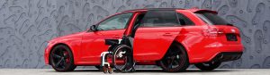 Rollstuhl Verladesystem LADEBOY S2 für die seitliche Verladung hinter dem Fahrersitz mit automatisch öffnender Tür