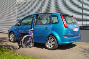 Ford C-Max mit Rollstuhlverladesystem LADEBOY S2