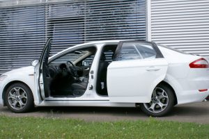 Ford Mondeo mit Rollstuhlverladesystem LADEBOY S2