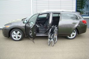 Hyundai Accord Tourer mit Rollstuhlverladesystem LADEBOY S2