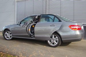 Mercedes E-Klasse mit Rollstuhlverladesystem LADEBOY S2