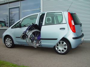 Mitsubishi Colt mit Rollstuhlverladesystem LADEBOY S2