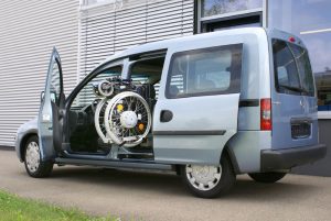 Opel Combo mit Rollstuhlverladesystem LADEBOY S2