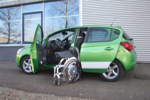 Opel Corsa mit Rollstuhlverladesystem LADEBOY S2