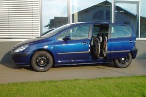 Peugeot 307 mit Rollstuhlverladesystem LADEBOY S2