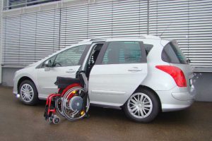 Peugeot 308 SW mit Rollstuhlverladesystem LADEBOY S2