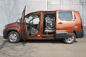 Peugeot Rifter mit Rollstuhlverladesystem LADEBOY S2