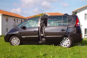 Renault Espace mit Rollstuhlverladesystem LADEBOY S2