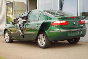 Renault Laguna mit Rollstuhlverladesystem LADEBOY S2