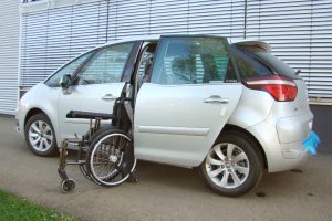 Citroen C4 mit Rollstuhlverladesystem LADEBOY S2