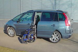 Citroen C4 Picasso mit Rollstuhlverladesystem LADEBOY S2