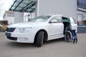 Skoda Superb Kombi mit Rollstuhlverladesystem LADEBOY S2