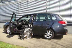 Subaru Legacy mit Rollstuhlverladesystem LADEBOY S2