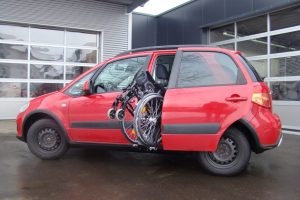 Suzuki SX4 mit Rollstuhlverladesystem LADEBOY S2