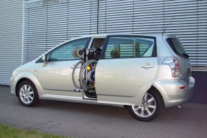 Toyota Corolla Verso mit Rollstuhlverladesystem LADEBOY S2