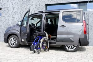 Toyota Pro Ace City mit Rollstuhlverladesystem LADEBOY S2