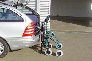 Rollstuhlverladesystem LADEBOY Kofferraum mit Sonderhalterung für die Verladung von Rollatoren
