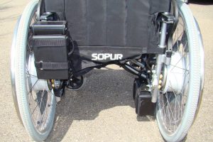 Geteilter Akku für den Rollstuhl e-fix e20/e25 für einfachere Verladung
