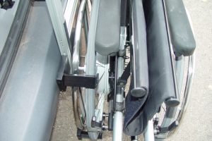 Rollstuhlverladesystem LADEBOY Kofferraum mit Sonderhalterung für die Verladung von e-motion Rollstühlen