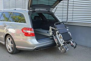 Rollstuhlverladesystem LADEBOY Kofferraum mit Sonderhalterung für die Verladung von Movingstar Rollstühlen