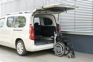 Rollstuhlverladesystem LADEBOY Kofferraum für die stehende Verladung von gefalteten Rollstühlen