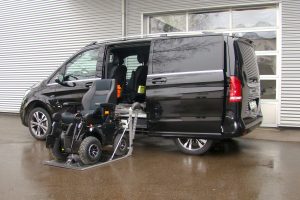 Das Rollstuhlverladesystem SCOOTERBOY in einem Van seitlicher Einbau