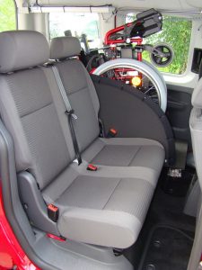 Rollstuhlverladesystem LADEBOY S2 im VW Caddy mit 4 Sitzplätzen