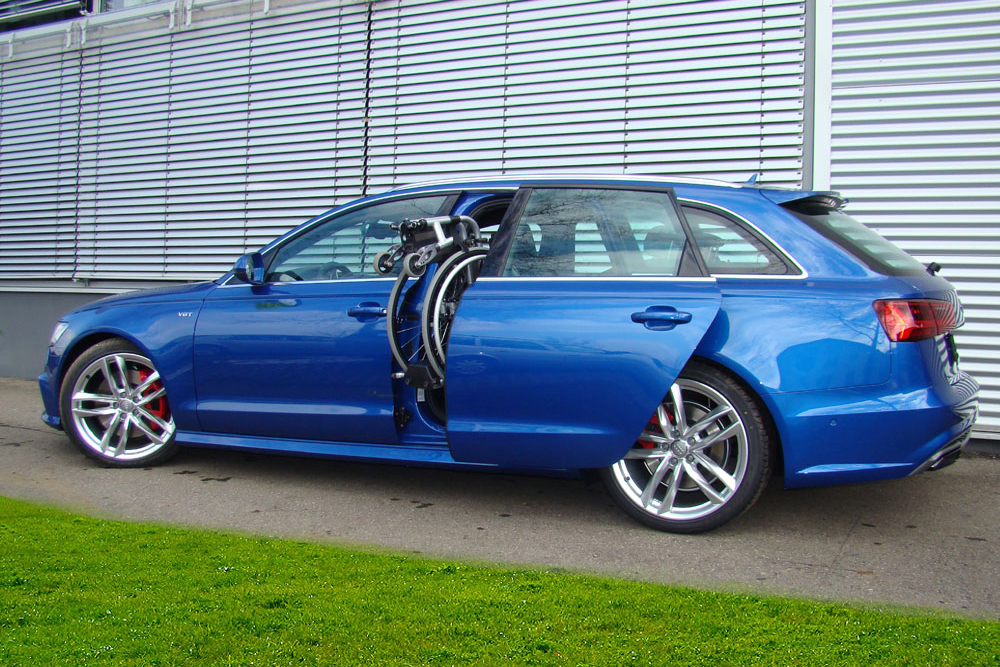 Audi A6 Avant mit Rollstuhlverladesystem LADEBOY S2