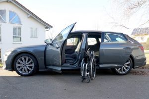Audi S6 mit Rollstuhlverladesystem LADEBOY S2