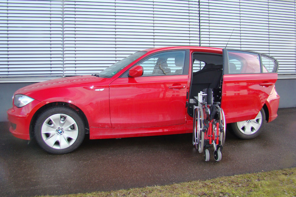 BMW 1er mit Rollstuhlverladesystem LADEBOY S2