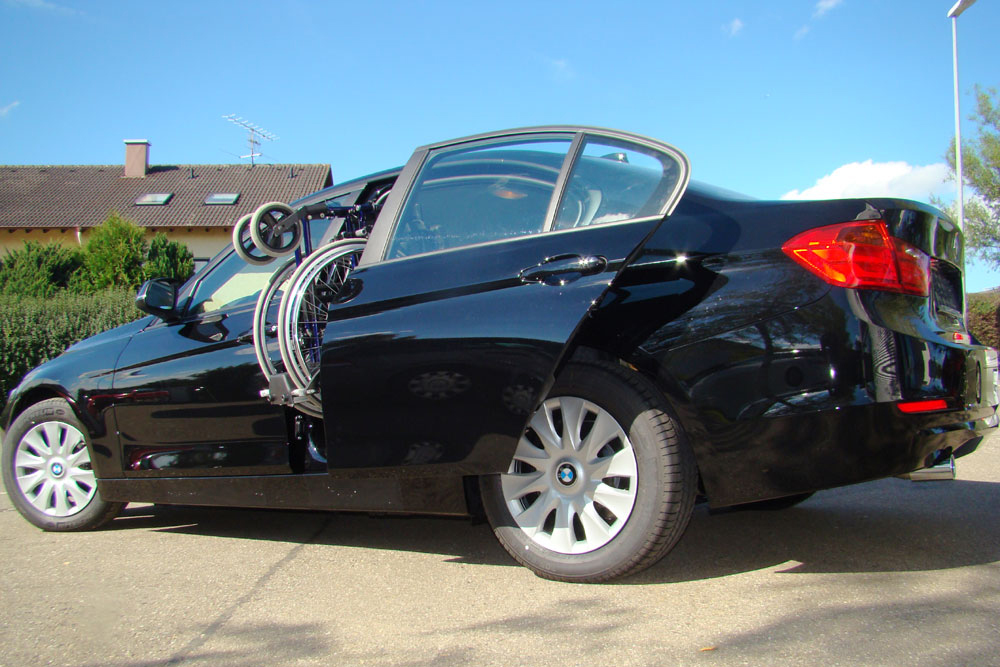 BMW 3er Limousine mit Rollstuhlverladesystem LADEBOY S2