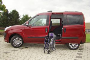 Fiat Doblo mit Rollstuhlverladesystem LADEBOY S2