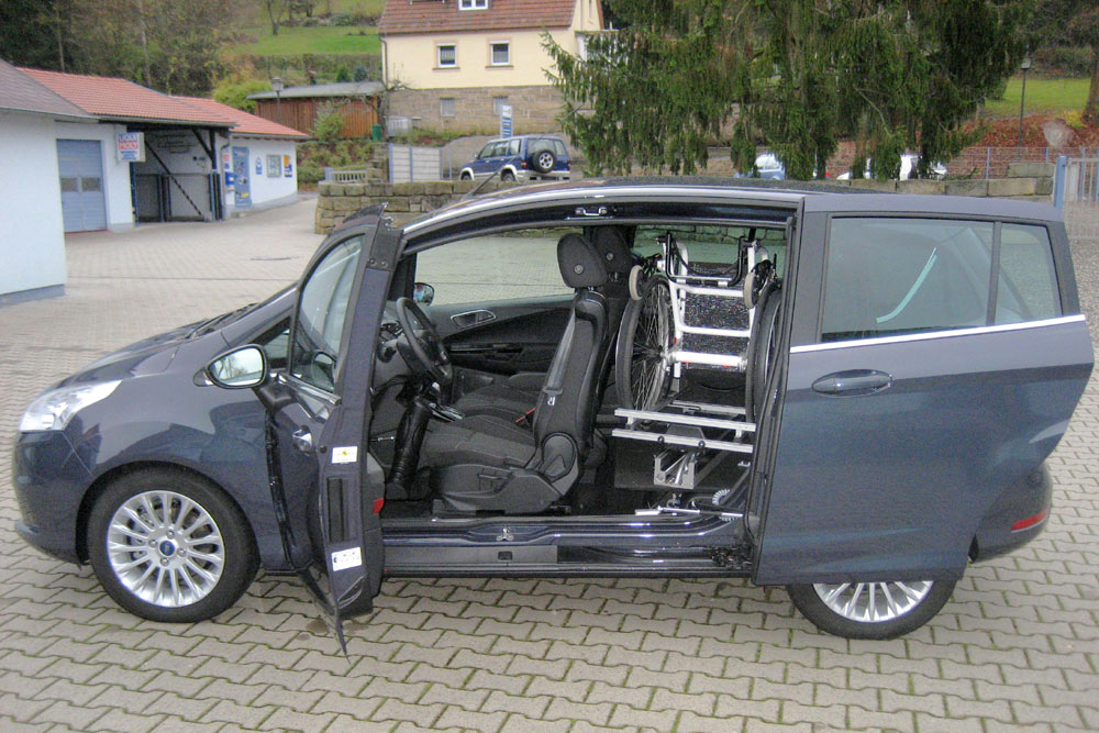 Ford B-Max mit Rollstuhlverladesystem LADEBOY S2 für ungefalteten Rollstuhl