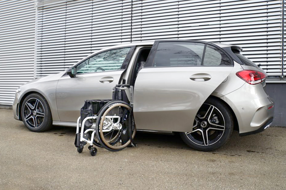 Mercedes A-Klasse mit Rollstuhlverladesystem LADEBOY S2