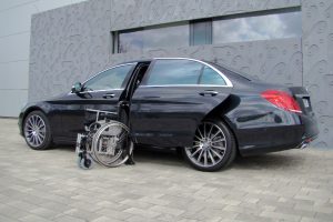 Mercedes S-Klasse mit Rollstuhlverladesystem LADEBOY S2