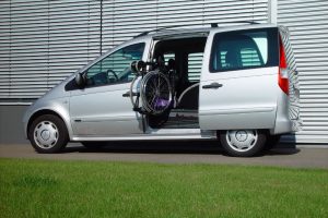 Mercedes Vaneo mit Rollstuhlverladesystem LADEBOY S2