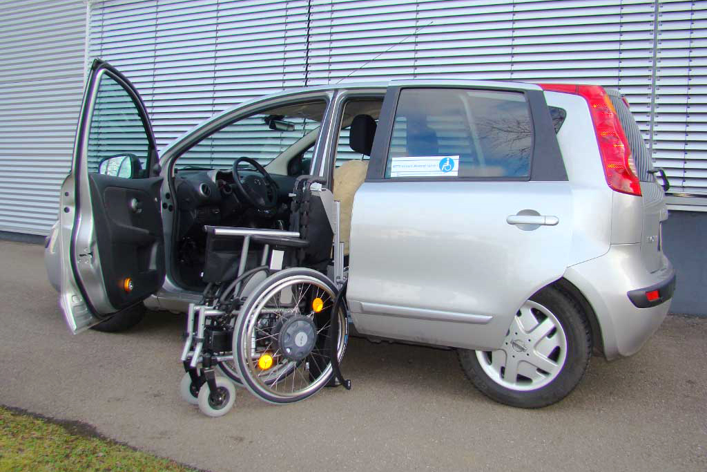 Nissan Note mit Rollstuhlverladesystem LADEBOY S2
