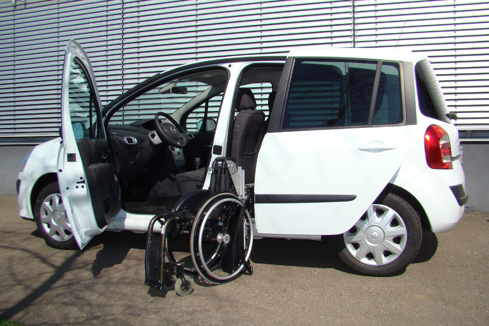 Renault Modus mit Rollstuhlverladesystem LADEBOY S2