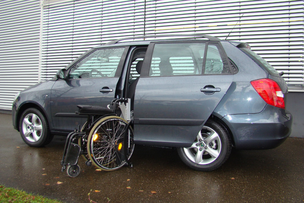 Skoda Fabia mit Rollstuhlverladesystem LADEBOY S2