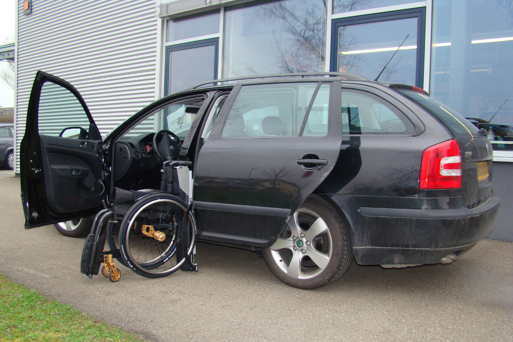 Skoda Octavia Kombi mit Rollstuhlverladesystem LADEBOY S2