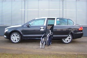 Skoda Superb mit Rollstuhlverladesystem LADEBOY S2
