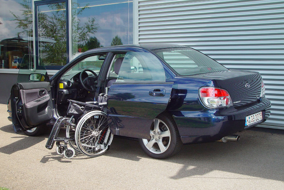 Subaru Impreza mit Rollstuhlverladesystem LADEBOY S2