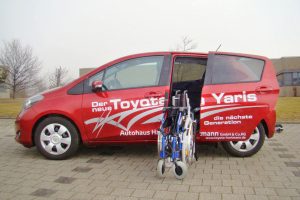 Toyota Yaris mit Rollstuhlverladesystem LADEBOY S2