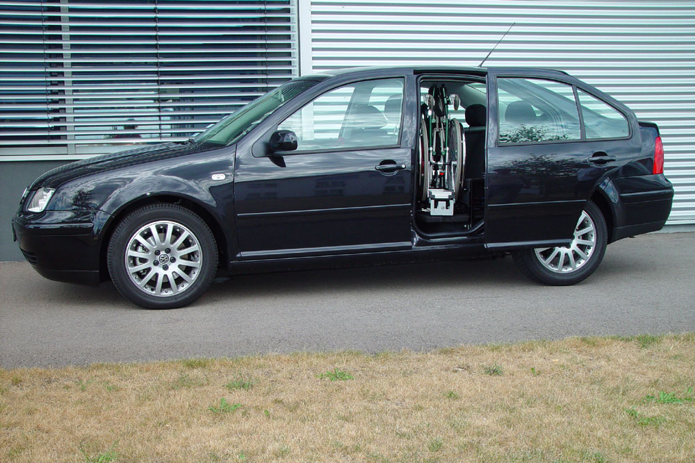 VW Bora mit Rollstuhlverladesystem LADEBOY S2