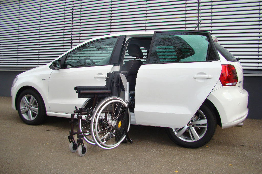 Volkswagen Polo mit Rollstuhlverladesystem LADEBOY S2