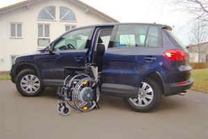 Volkswagen Tiguan mit Rollstuhlverladesystem LADEBOY S2
