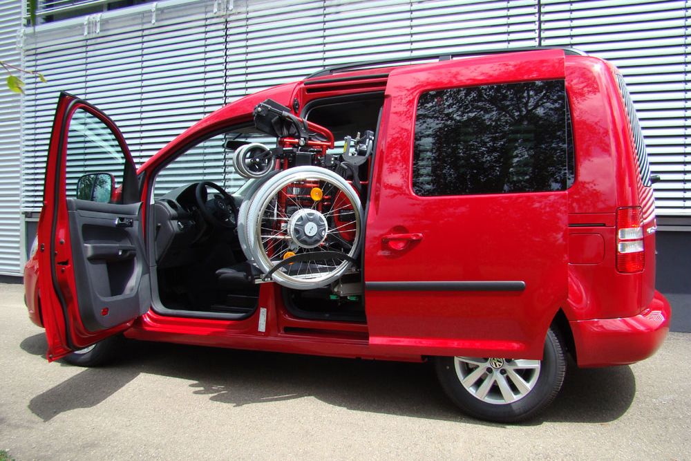 Volkswagen Caddy mit Rollstuhlverladesystem LADEBOY S2 mit Schwenkmodul für 4 Sitzplätze