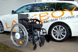 LADEBOY und Rollstuhl mit e-fix Antrieb.