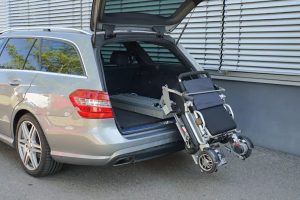 Verladung eines MovingStar Rollstuhls mit dem LADEBOY Kofferraum
